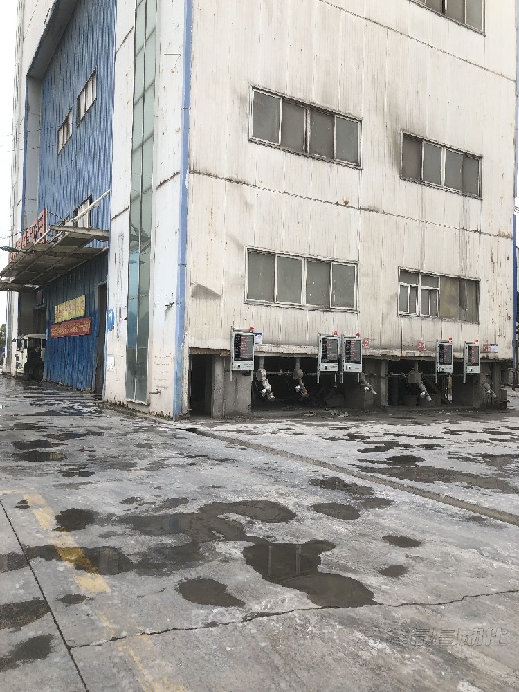 大街上裝混凝土的大卡車，為什么要邊走邊轉(zhuǎn)？看完長(zhǎng)見識(shí)了
